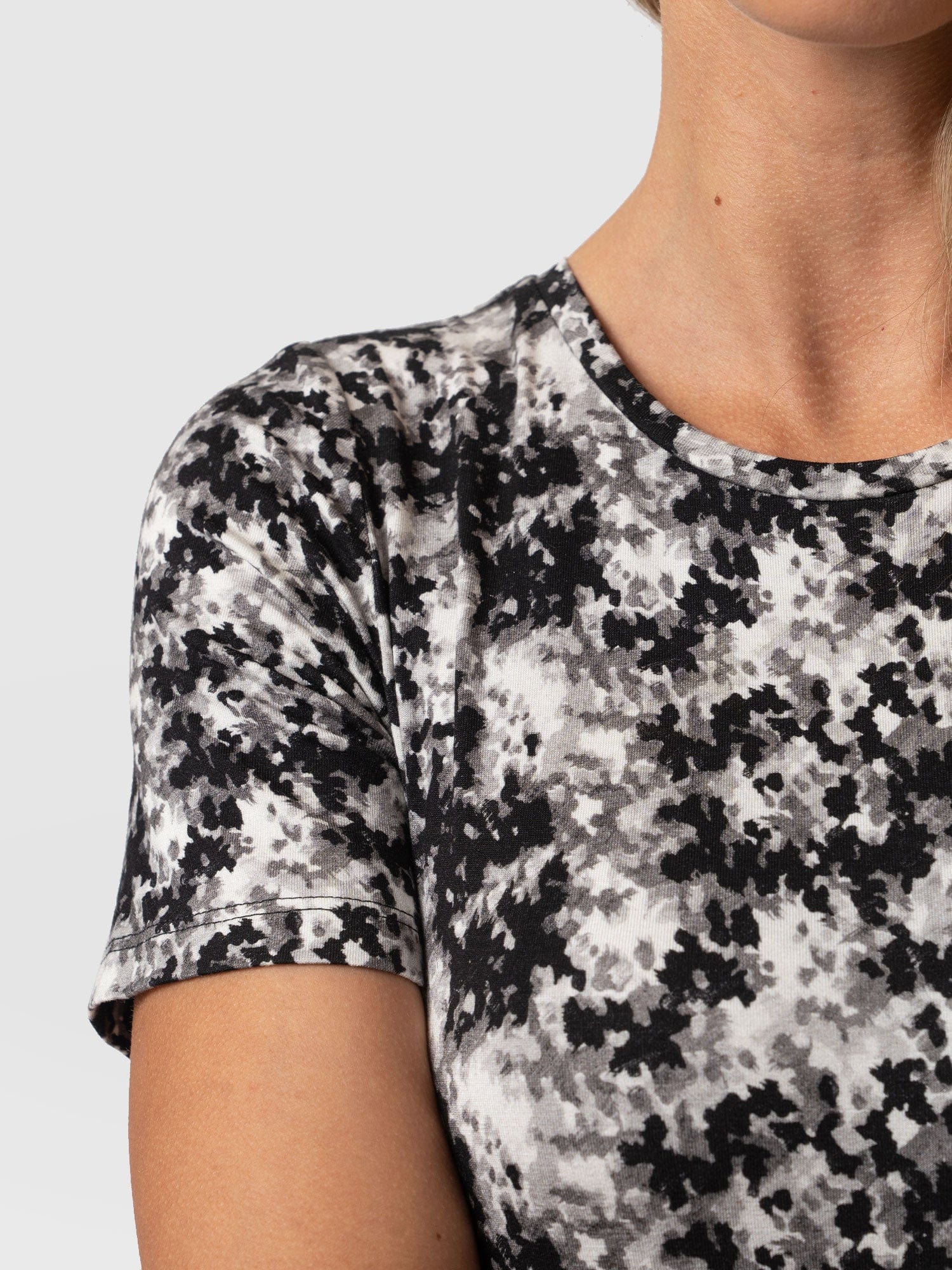 Greenwich Dress Short Sleeve Black Pixel - Women's Dresses | Saint + Sofia® UK